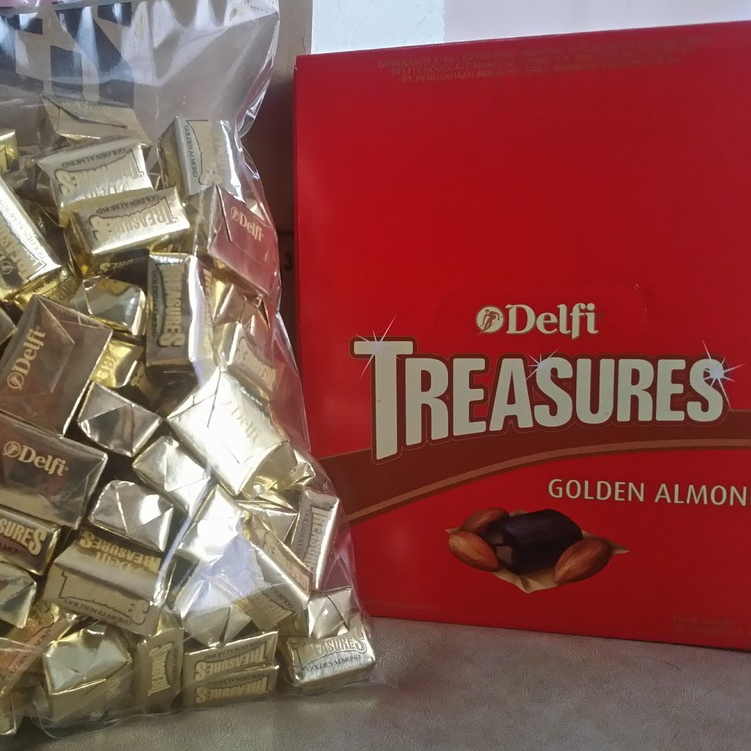 

Coklat Delfi Treasure isi Kacang Almond Golden Almond Treasures 24pcs