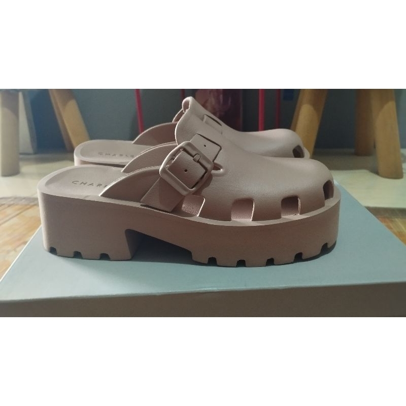 Sepatu Sandal wanita slip on Charles and keith original