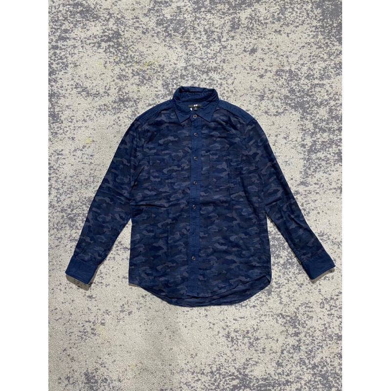 kemeja flanel uniqlo camo navy