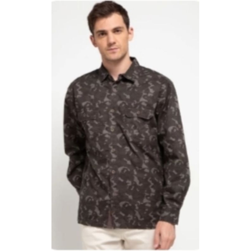 Cardinal; Kemeja Camo.