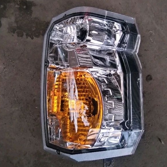 lampu sen sein Isuzu elf nkr71 kiri