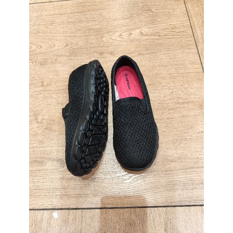 NEW slip on airwalk  women rewind black by payless