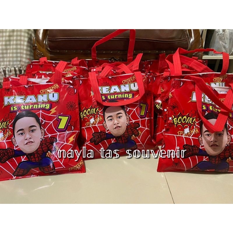 

pouch snack ultah resleting+tali Uk.30x30 cm