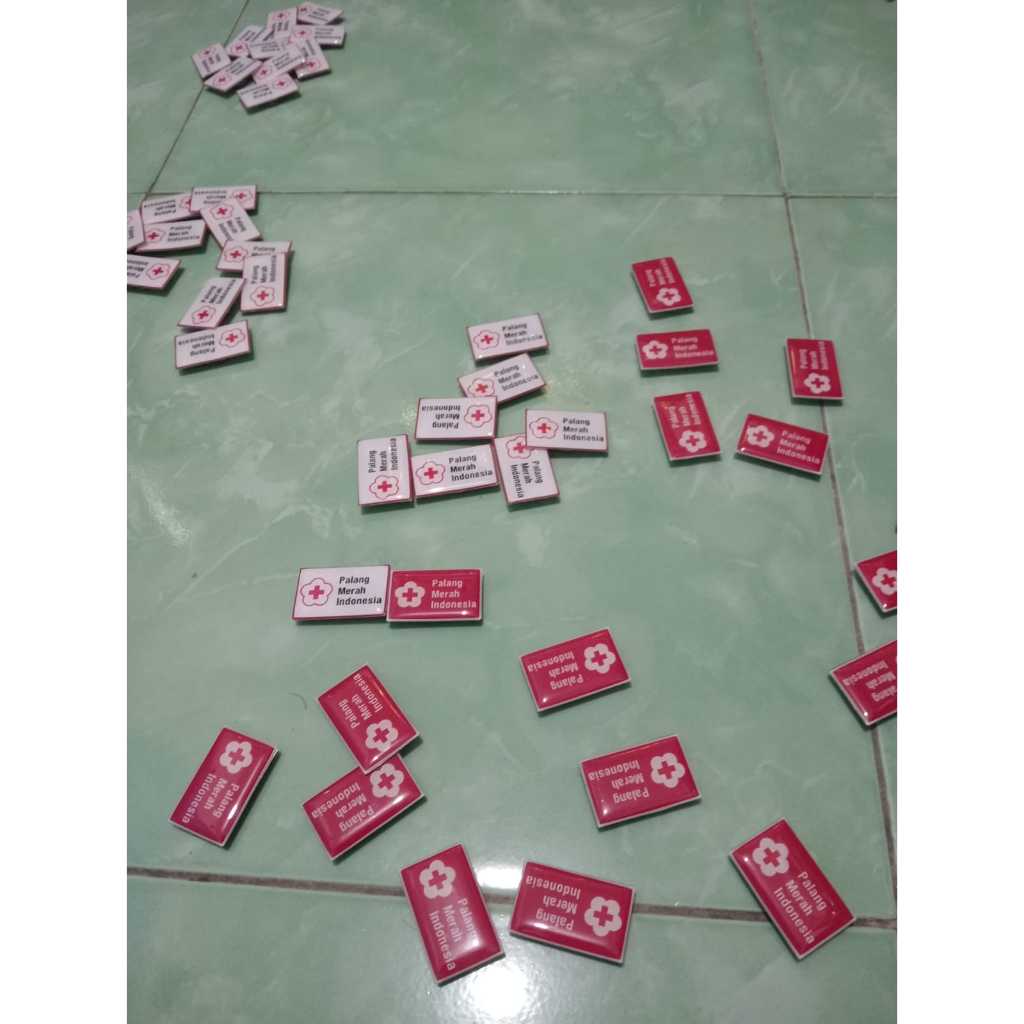 [Custom] Pin Lapisan Resin Bahan Akrilik