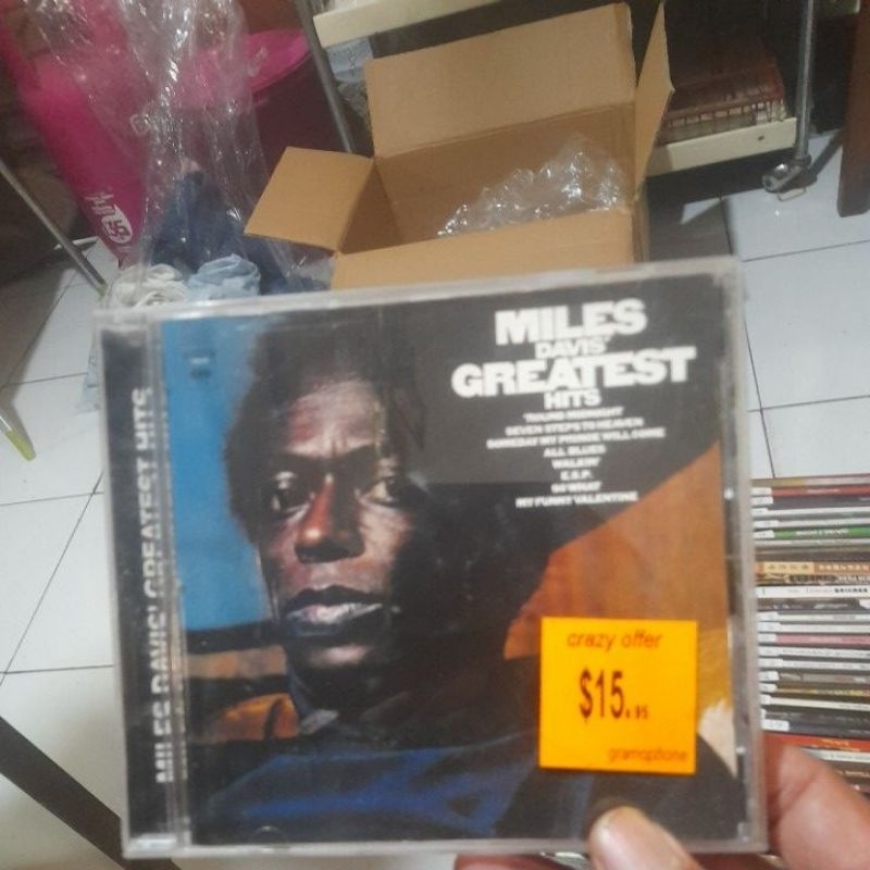 cd musik impor miles davis greatest hits (CD239)