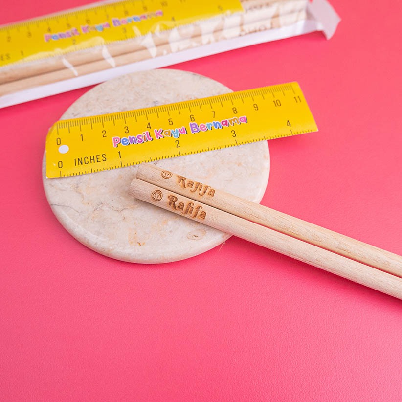 

Pensil Kayu Custom Nama Grafir Laser | FREE Custom Nama/Logo | Pensil Kayu Custom Grafir Laser