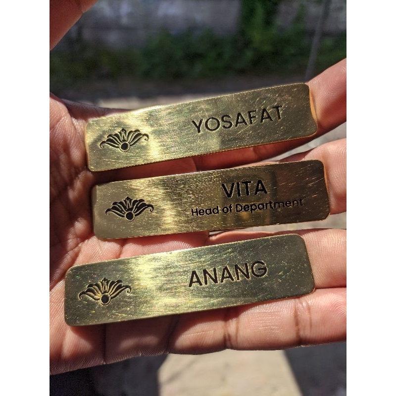 

Name tag Kuningan Tebal 1,2 Mili - 1,4mili
