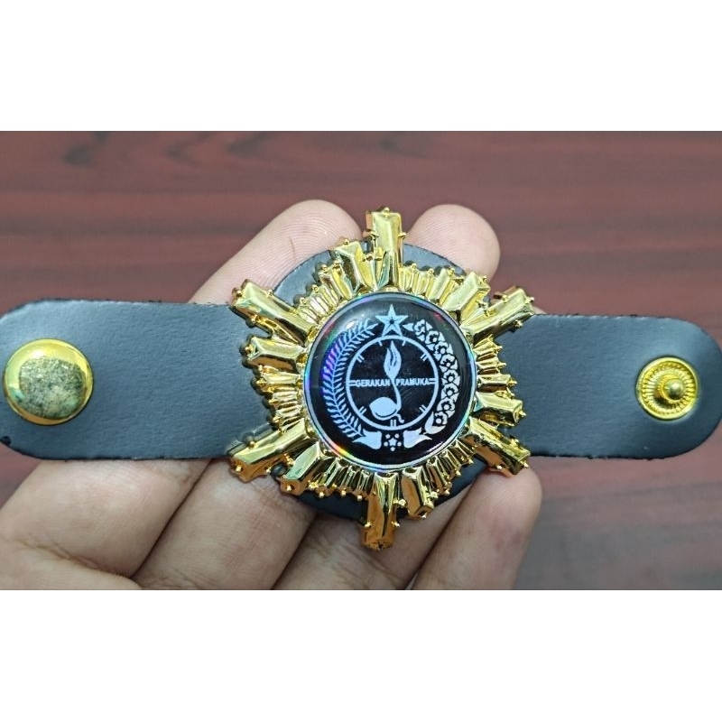 

CINCIN KACU MODEL MATAHARI. RING KACU PRMAUKA HOLOGRAM, PENGIKAT KACU, COCOK UNTUK PEMBINA / PENEGAK / PENGGALANG/ SMP / SMA/ UMUM.