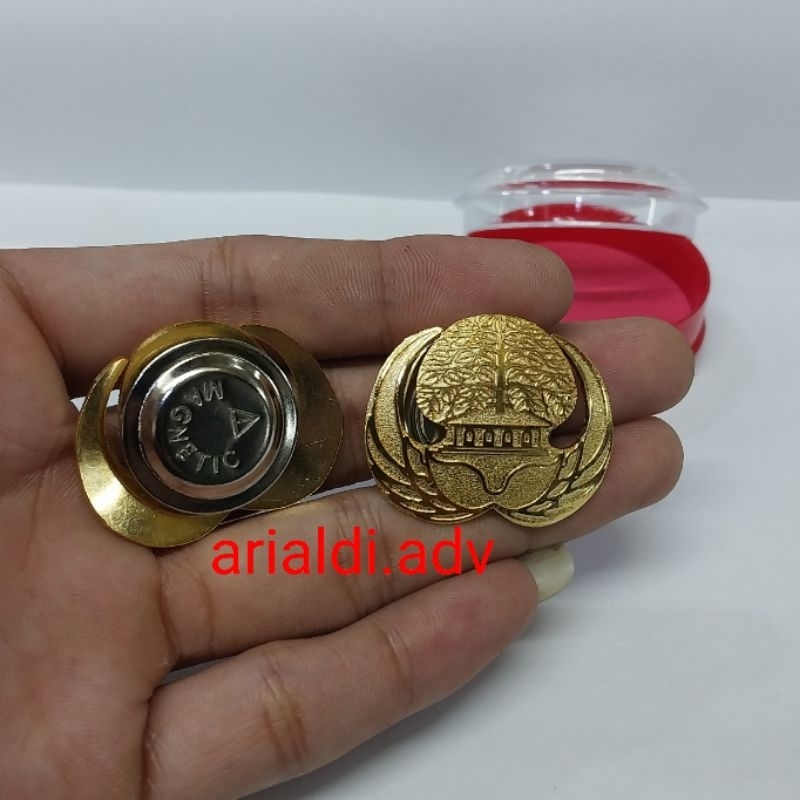 Pin Korpri Eching Kulit Jeruk Kuningan Disepuh Emas Magnet Pin Korpri Kulit Jeruk Magnet