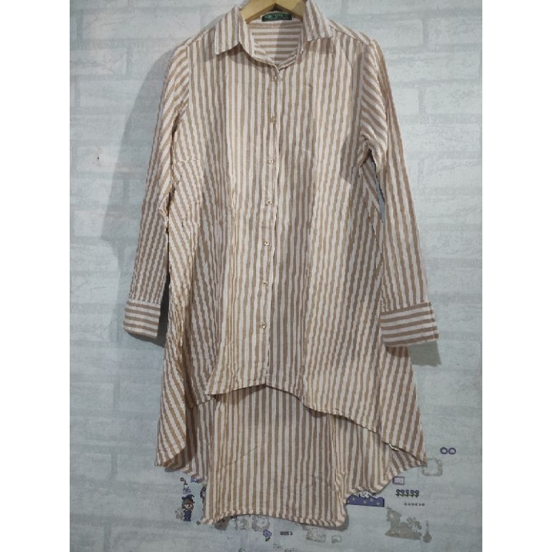 Preloved kemeja wanita garis merk point one size M