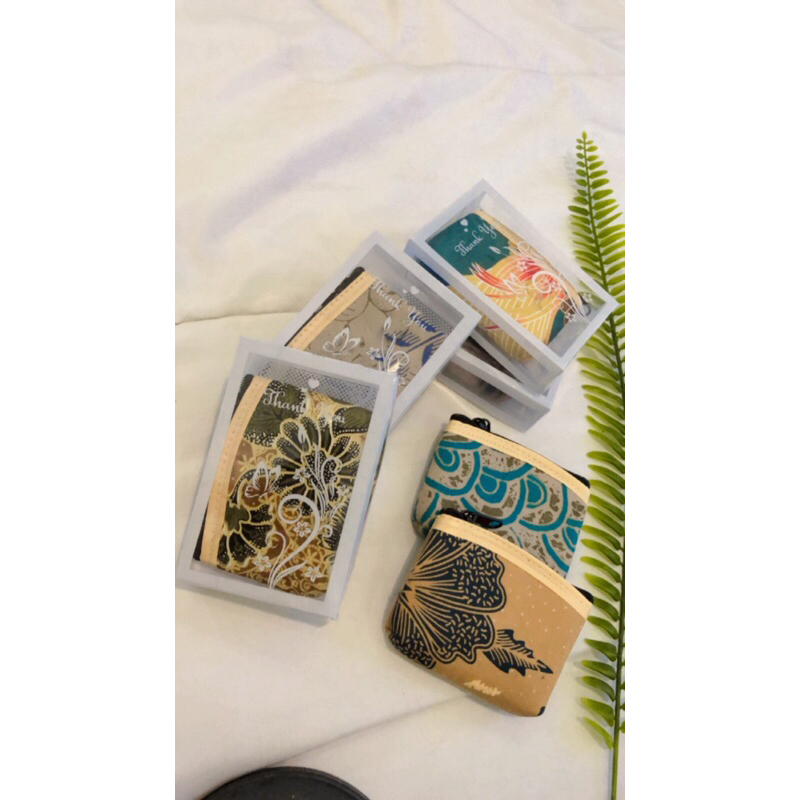 SOUVENIR (isi 50) SOUVENIR PERNIKAHAN DOMPET KOIN BATIK KEMAS MIKA POUCH BATIK
