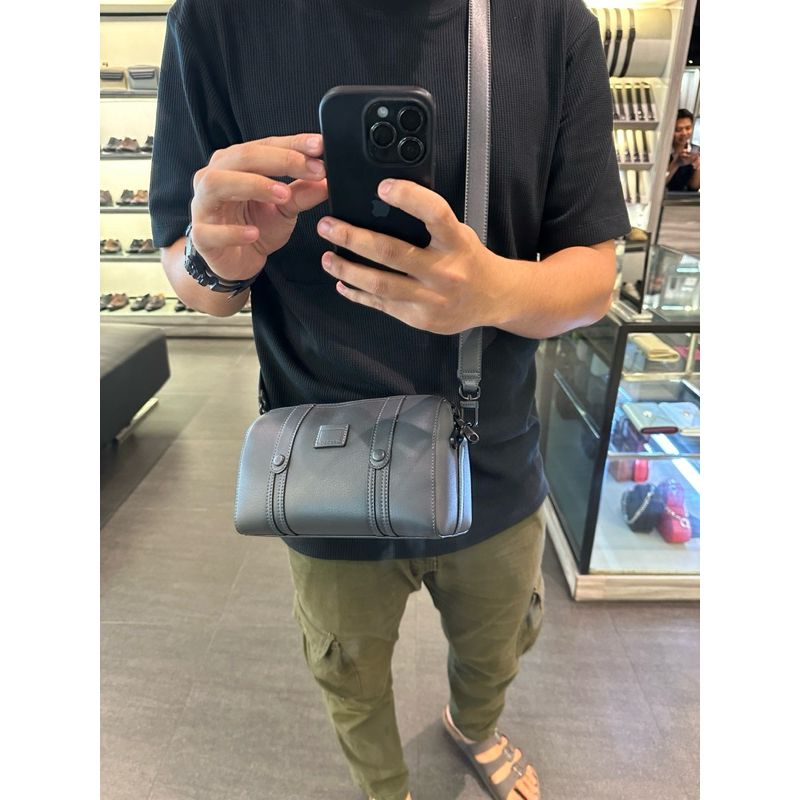 Tas pria slempang Pedro original store