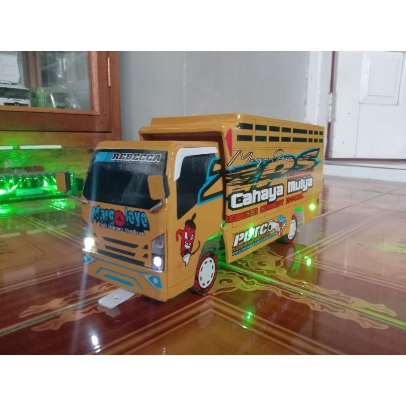 Miniatur truk oleng  anti gosip free terpal