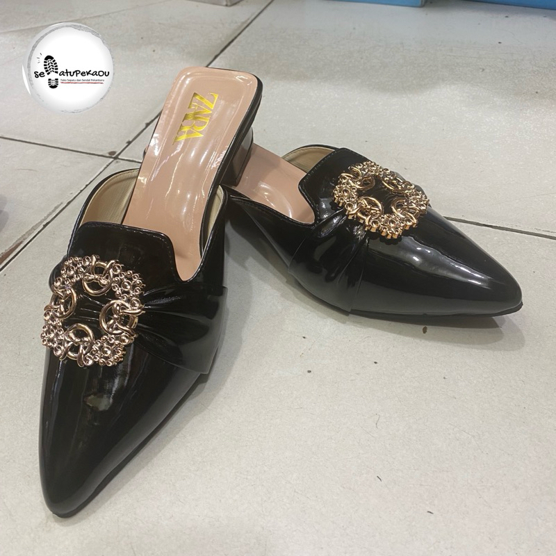 Sepatu sendal wanita hitam zara