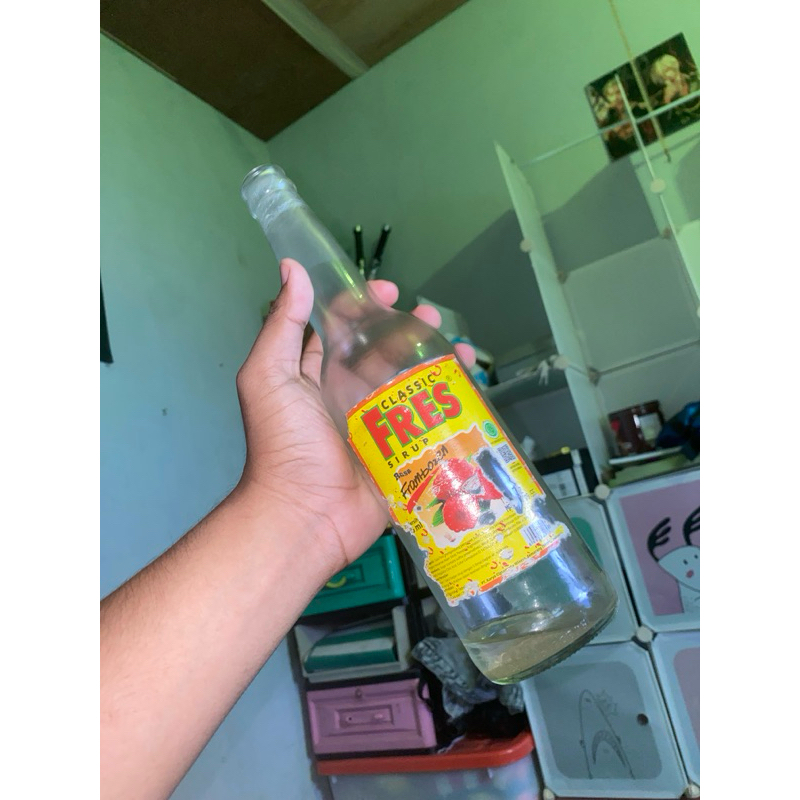 Botol Peninggalan belanda 1896 masih ada airnya coyy