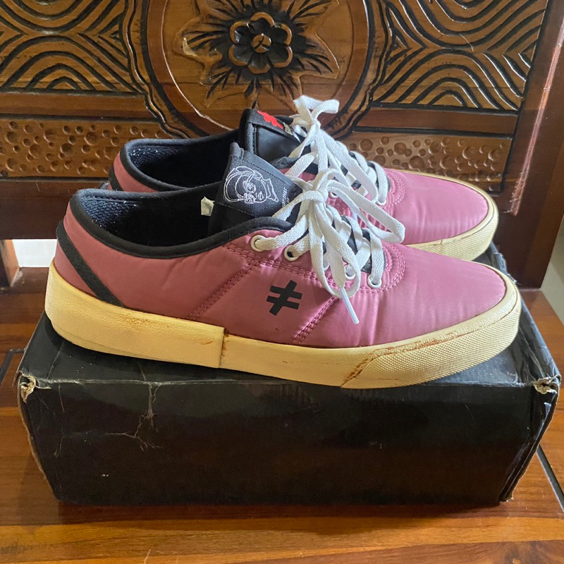 Geoff Max x Dochi Sadega ETHAN PINK