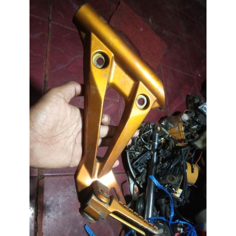 Footstep belakang kiri Original Kawasaki ninja 250 karbu z250 th 2008-2012