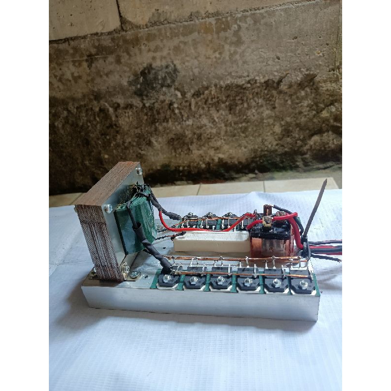 inverter PAC 12 transistor flip flop