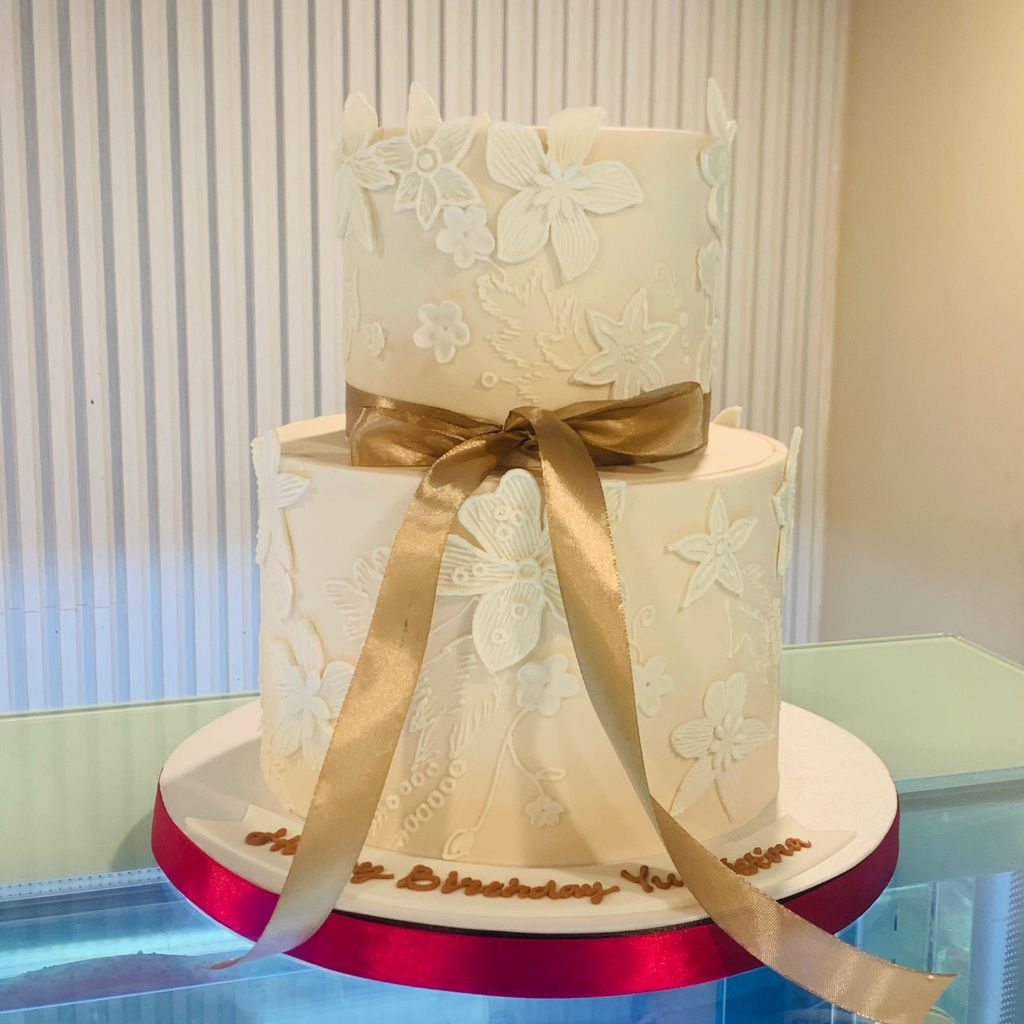 

Birthday Cake Elegant / Custom Cake / Kue Ulang Tahun Murah / Kue Ultah Jakarta