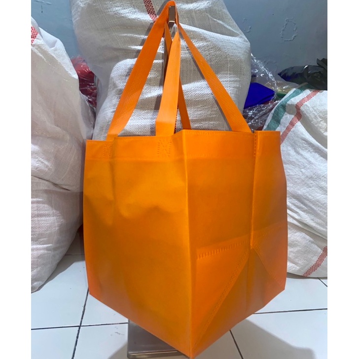 

Hemat Spesial 1 PACK 6 PCS GOODIEBAG TAS HAJATAN 25x25 CM TINGGI 28 CM TAS NASI BOX TAS HAJATAN KOTAK NASI TAS WALIMATUL TAS SPUNBOND TERMURAH TAS SUNBOND SOUVENIR TAS SEMINAR TAS RAMAH LINGKUNGAN