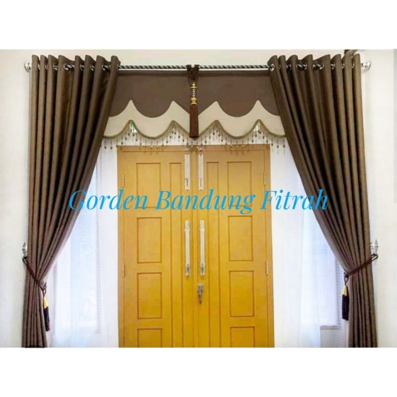 Gorden Pintu tengah & pemisah ruangan model poni belakang motif polos kombinasi warna minimalis terb