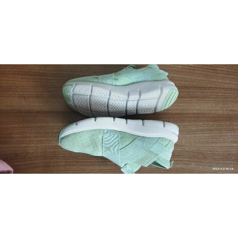 SEPATU SECOND FILA SLIP ON SIZE 35