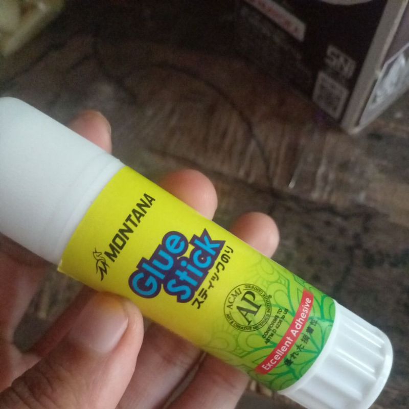 

montana glue stick