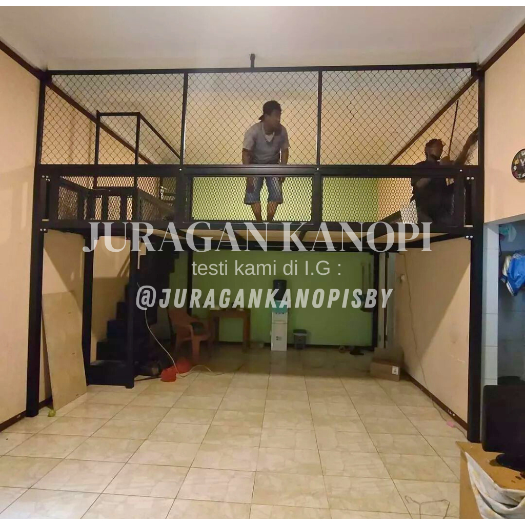 Mezzanine ruangan dak lantai besi