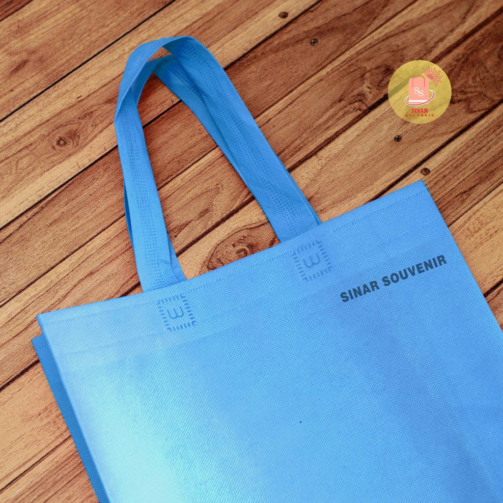 

Tas Bahan Spunbond Berkualitas Dan Tebal Ukuran 30 x 40 Bisa Custom Desain