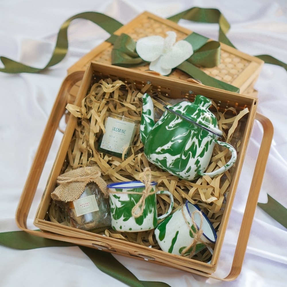 

JASMINE COUPLE Kado Pernikahan Mewah Premium / Parcel Wedding Aesthetic / Wedding Gift Box / Hampers Ulang Tahun Pernikahan / Hadiah Anniversary Keranjang Unik / Hampers Lebaran / Souvenir Pernikahan