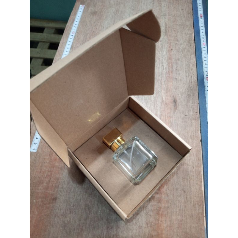 

Rapibox Box Parfum Khusus BACCARAT 75 ML E-Flute