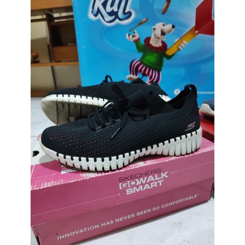 Sepatu Skechers go walk smart ( wanita)