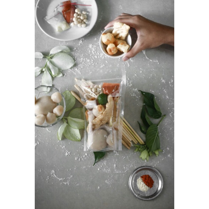 

Bakso aci (BOCI) dengan daun jeruk & chili oil segar maknyus