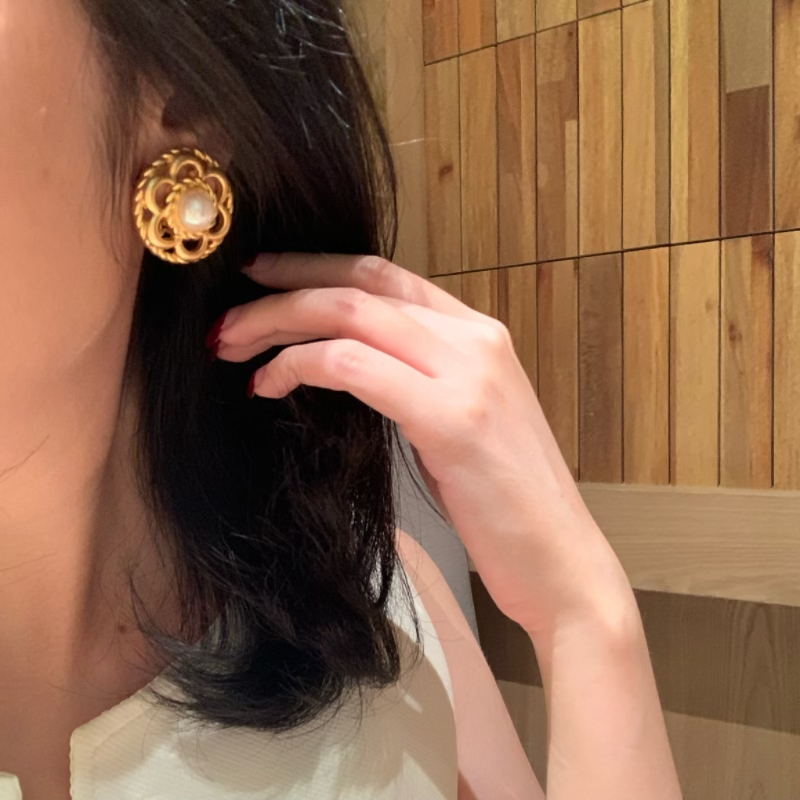 Anting Hollow Out Permata hijau/Mutiara Anting Jepit