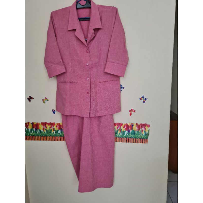 Blazer panjang preloved second masih bagus.bahan bagus.Ukuran S-M