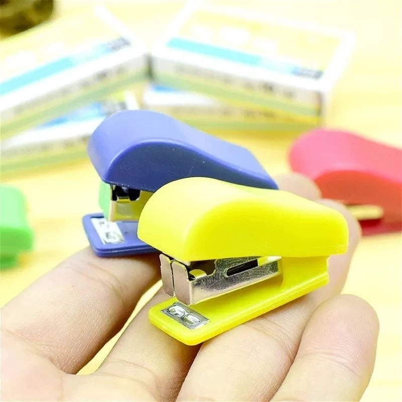 

Staples Mini Hekter Imut Stapler Ukuran Kecil Unik Lucu Bonus isi Praktis