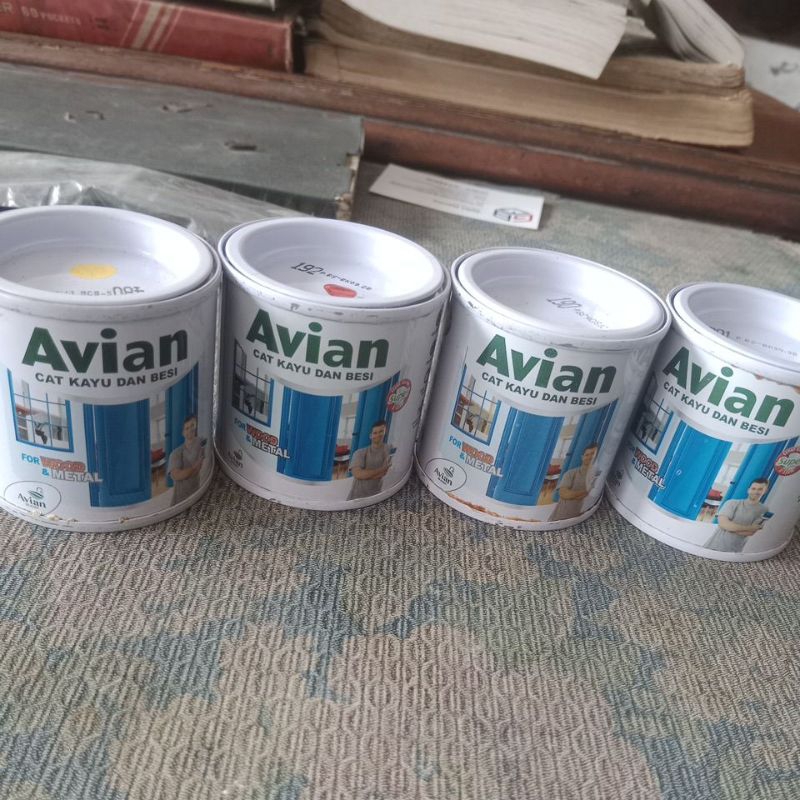 cat avian kayu dan besi kaleng kecil 100cc