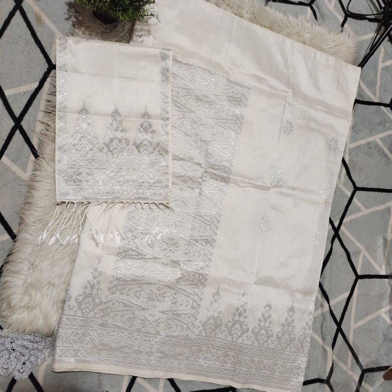 Songket silungkang warna BW silver, putih tulang motif silver