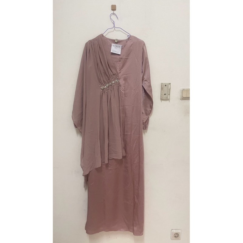 NEW WITH LABEL CELINE DRESS VANILLA HIJAB MAUVE “S”