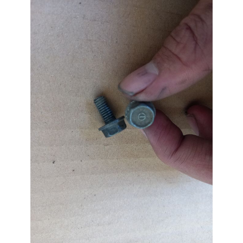 Baut Pengait Kunci Jok Tiger Revo Tiger 2000 original copotan