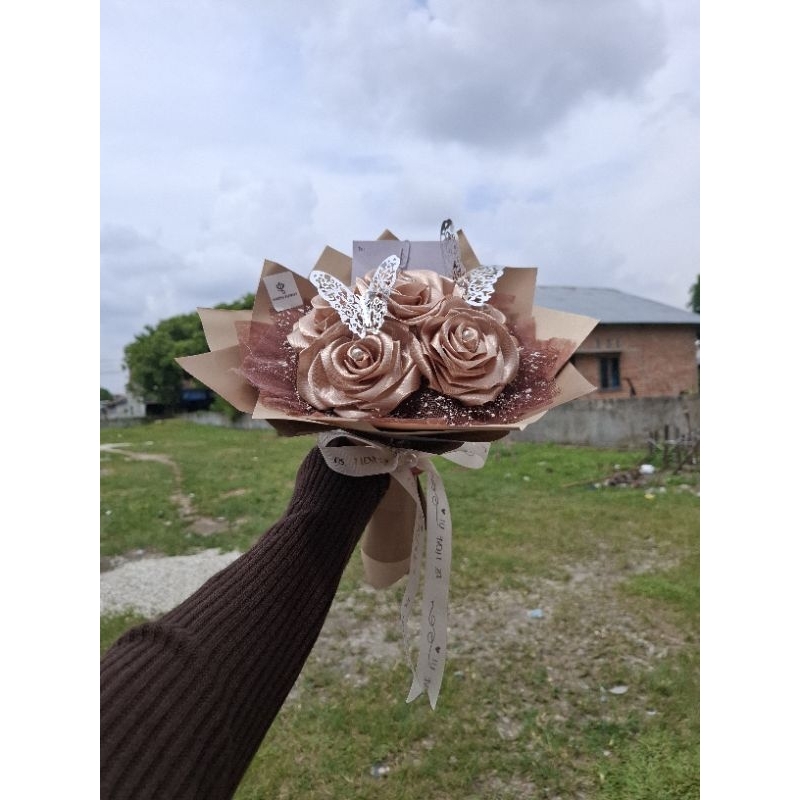 

Bucket pita satin milo