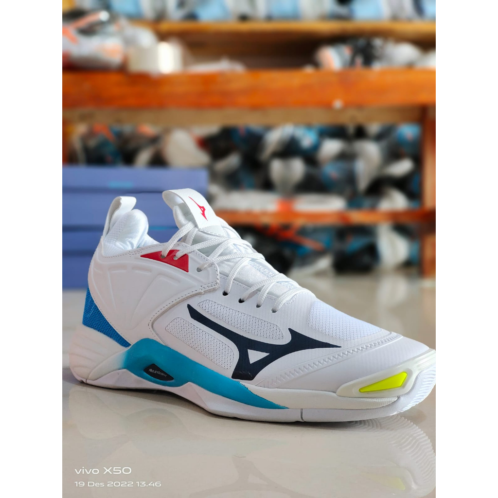 Mizuno Wave Momentum 2 Low /Sepatu Voli Mizuno Wave Momentum 2 /Sepatu Volly Wave Momentu