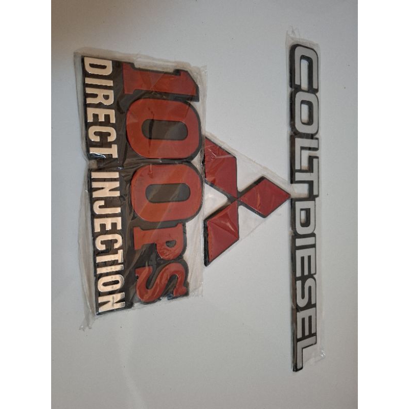 Emblem 100 PS merah