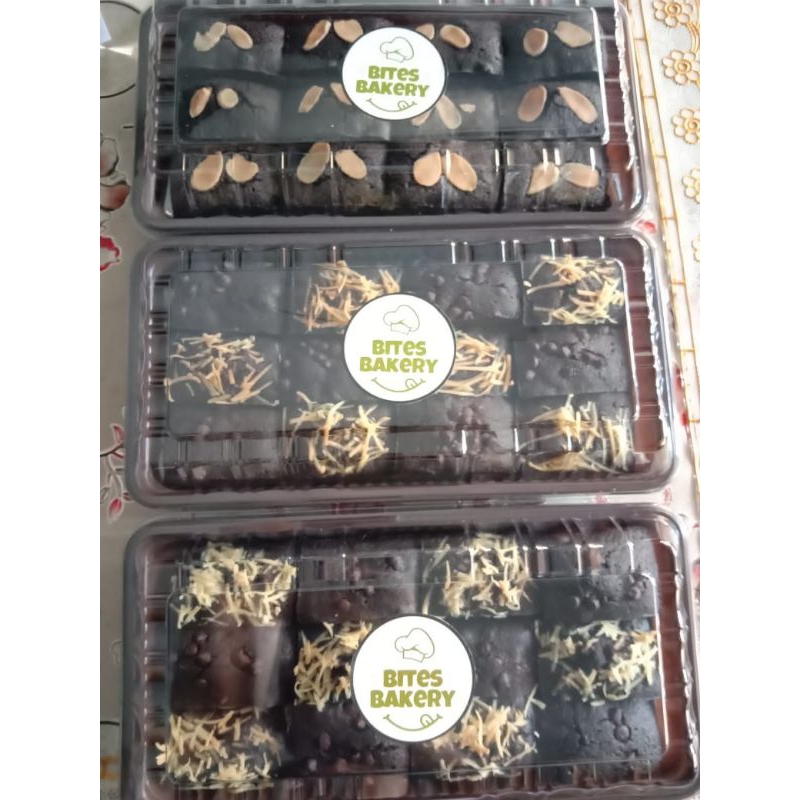 

Fudgy Brownie (20 cm × 10 cm)