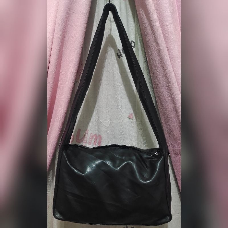 tas sling bag. tas sling bag wanita. tas sling preloved