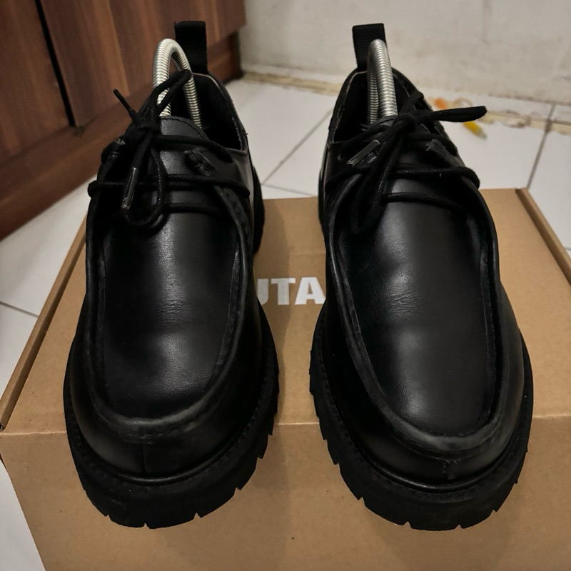 Utara footwear remy
