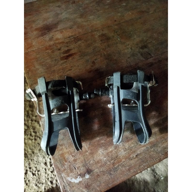 pedal toeclip