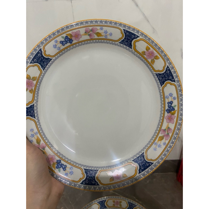 Piring Fine Porselin Bagus dan Tebal