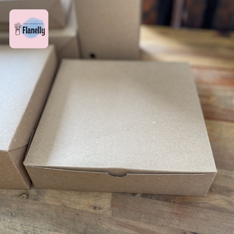 

Kotak box dus kraft ukuran 18x18x7,5cm (1pack 10pc)