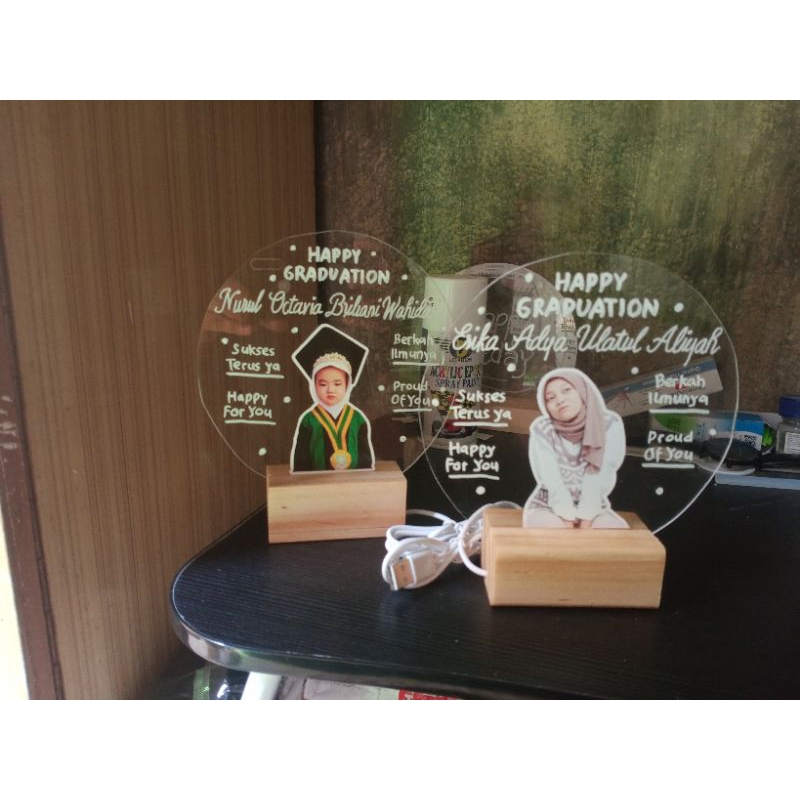Akrilik Led Custom Kado Wisuda Kado Ulang Tahun Gift Wisuda Gift Box Bentuk Bulat Murah